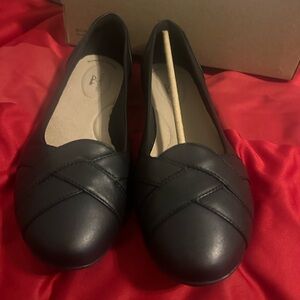 Clarks black flats- brand new 10Wide